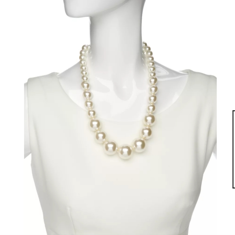 Crown & Ivy Elegant Pearl Necklace NEW
